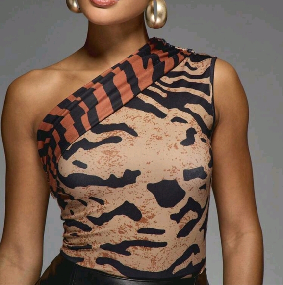Zebra Print Asymmetric One Shoulder Top - Picture 4 of 4